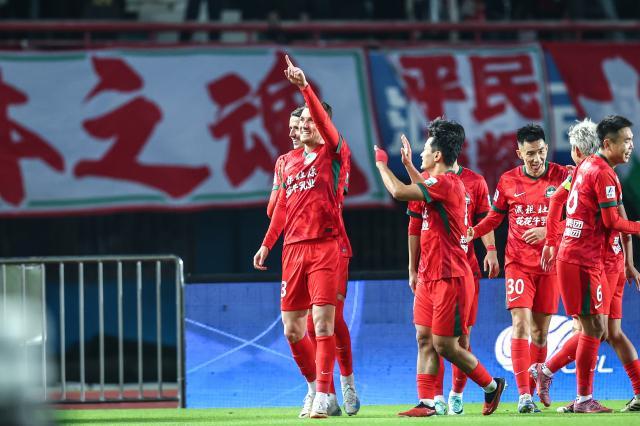 开记录, 越位但边裁, 阿奇姆彭禁 开记录, 越位但边裁, 阿奇姆彭禁