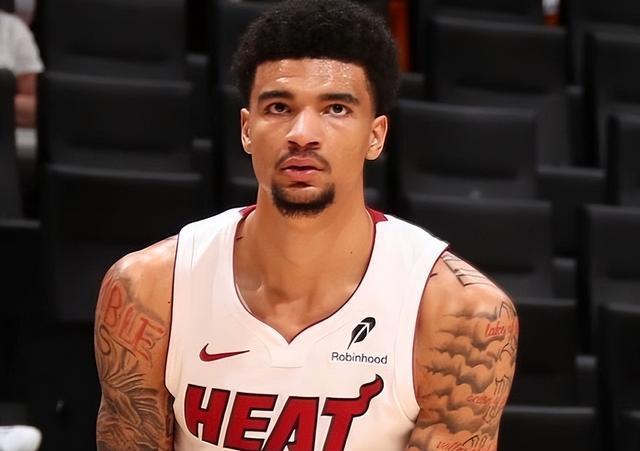 首秀, 阿门, 狂轰